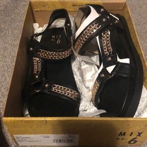 Black Gladiator sandal with chain link designs